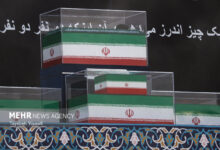 آیت‌الله سبحانی بر پیکر مطهر رهبر شهید انقلاب اقامۀ نماز می‌کنند - هشت صبح