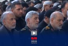 سردار قاآنی در صف اقامه نماز بر پیکر رهبر شهید انقلاب - هشت صبح