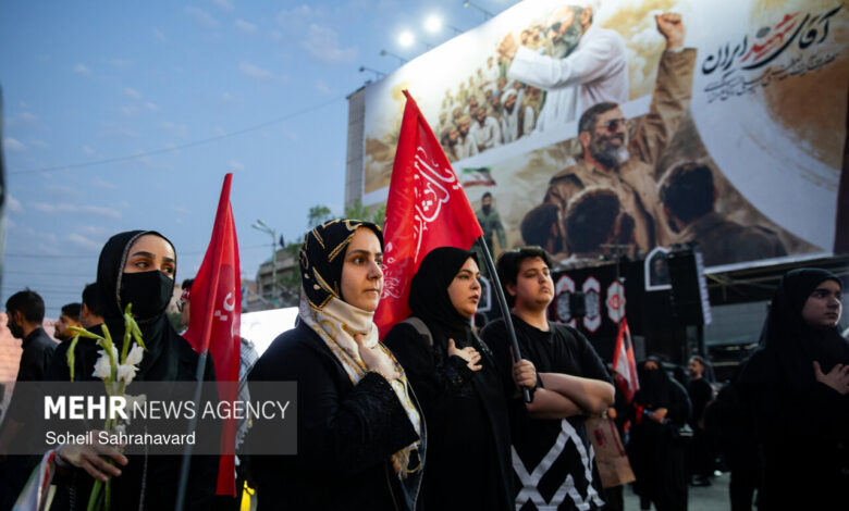 میدان انقلاب تهران پیش از آغاز مراسم تشییع «آقای شهید ایران» - هشت صبح