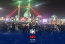 لحظات ملکوتی اذان صبح مسجد جمکران،پیش از اقامه نماز بر پیکر رهبر شهید - هشت صبح