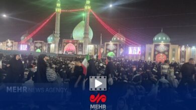 لحظات ملکوتی اذان صبح مسجد جمکران،پیش از اقامه نماز بر پیکر رهبر شهید - هشت صبح