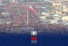 حضور جمعیت بیپایان عاشقان رهبر شهید در خیابانهای اطراف مسجد جمکران