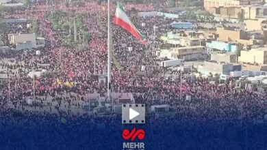 حضور جمعیت بی‌پایان عاشقان رهبر شهید در خیابان‌های اطراف مسجد جمکران