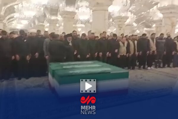 اقامه نماز بر پیکر آقای شهید ایران در حرم مطهر حضرت علی(ع)