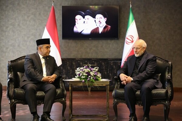 قالیباف: کسی می‌تواند با آمریکا مذاکره کند که آماده جنگ باشد - هشت صبح