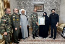 فرمانده نیروی زمینی ارتش با خانواده شهید سپهبد موسوی دیدار کرد - هشت صبح
