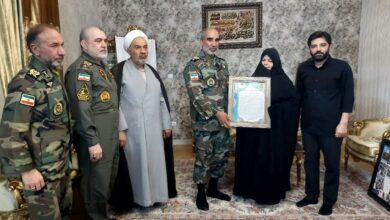 فرمانده نیروی زمینی ارتش با خانواده شهید سپهبد موسوی دیدار کرد - هشت صبح