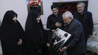 دیدار اعضای دفتر حفظ ونشر آثار رهبر شهید با خانواده سرلشکر شهیدسلیمانی - هشت صبح