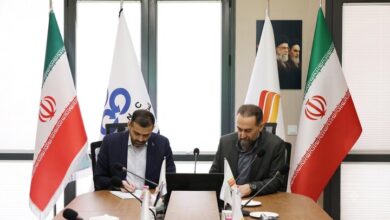 امضای قرارداد پروژه ساخت محل و جاده دسترسی به چاه‌های میدان نفتی آذر