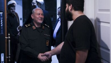 دیدار سردار رحیم‌صفوی با خانواده سرلشکر شهید حاجی‌زاده