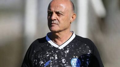 مربی استقلال در ایران ماند