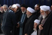 تصاویر/ فرزندان رهبر شهید انقلاب در کنار مسئولان