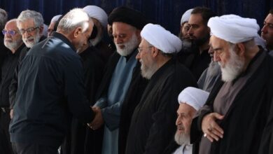 تصاویر/ فرزندان رهبر شهید انقلاب در کنار مسئولان