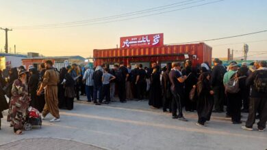 استقبال گسترده زائران اربعین حسینی از گیشه خدمات ارزی بانک شهر در مرز مهران