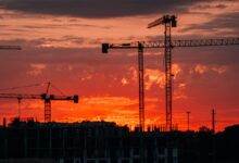 قیمت ملک در دور باطل؛ بازار مسکن در تله قیمت‌سازی سازندگان خرد - هشت صبح