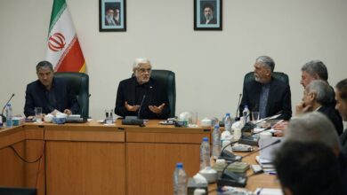 عارف: حل مسائل فرهنگی با بخشنامه پیش نمی‌رود - هشت صبح