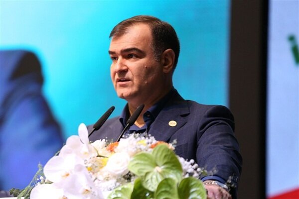 رییس‌کل بیمه مرکزی: برای حقوق مردم خط قرمز ندارم - هشت صبح