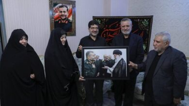 دیدار با خانواده سردار شهید غلامحسین سلیمانی؛ جای همیشگی سردار - هشت صبح