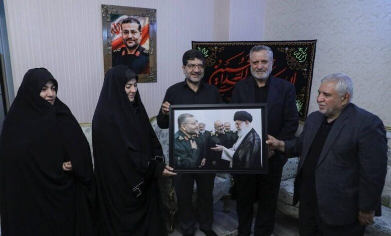 دیدار با خانواده سردار شهید غلامحسین سلیمانی؛ جای همیشگی سردار - هشت صبح