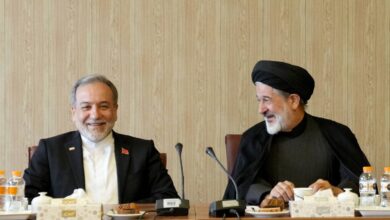 نشست هم اندیشی جمعی از استادان و فضلای حوزه علمیه قم با عراقچی - هشت صبح