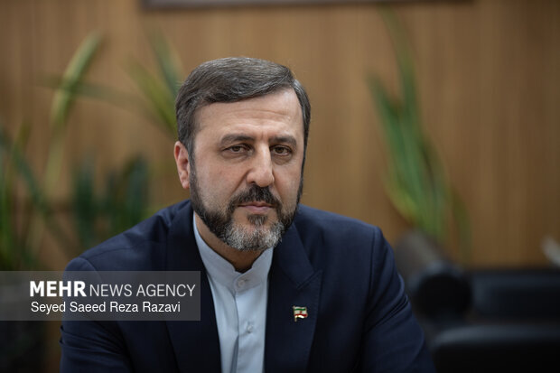 غریب آبادی: تفاهم ایران و عمان به منزله بازگشایی تنگه هرمز نیست - هشت صبح