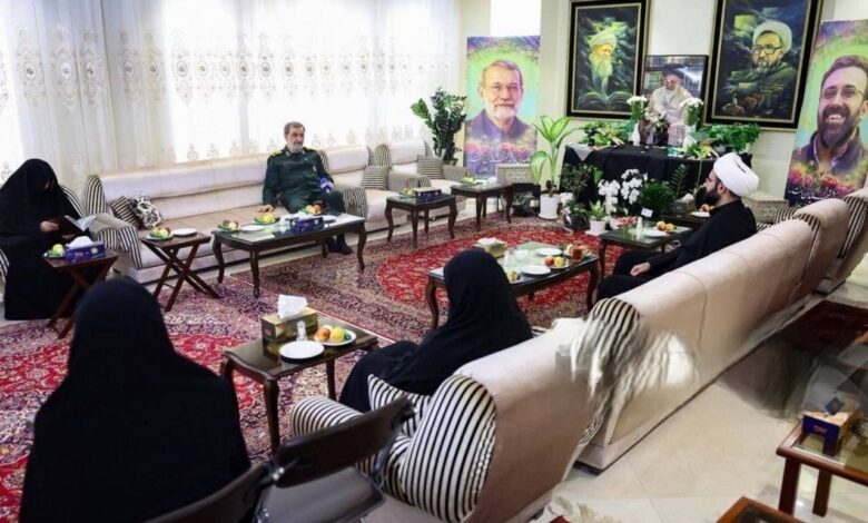 دیدار سرلشکر رضایی با خانواده شهید لاریجانی - هشت صبح