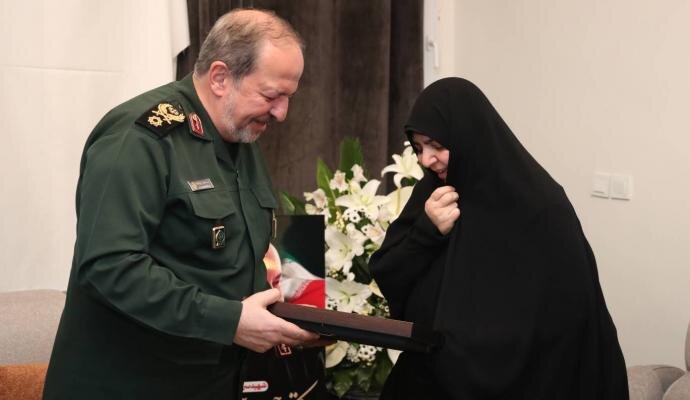 دیدار سردار ابن الرضا با خانواده شهدای جنگ رمضان - هشت صبح