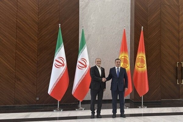 دیدار روسای جمهور ایران و قرقیزستان در حاشیه اجلاس سران شانگهای - هشت صبح