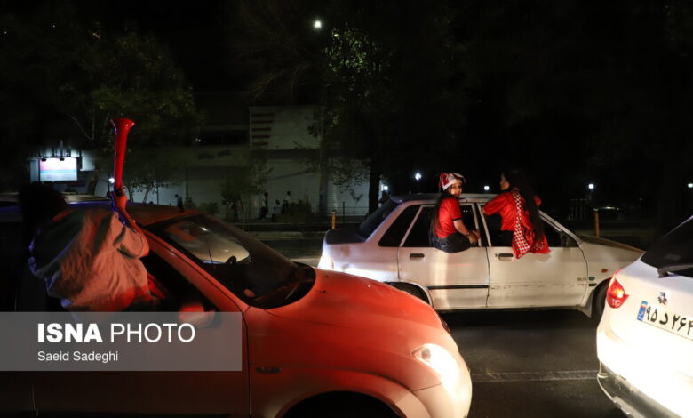 شادی خیابانی هواداران تراکتور بعد از شکست پرسپولیس