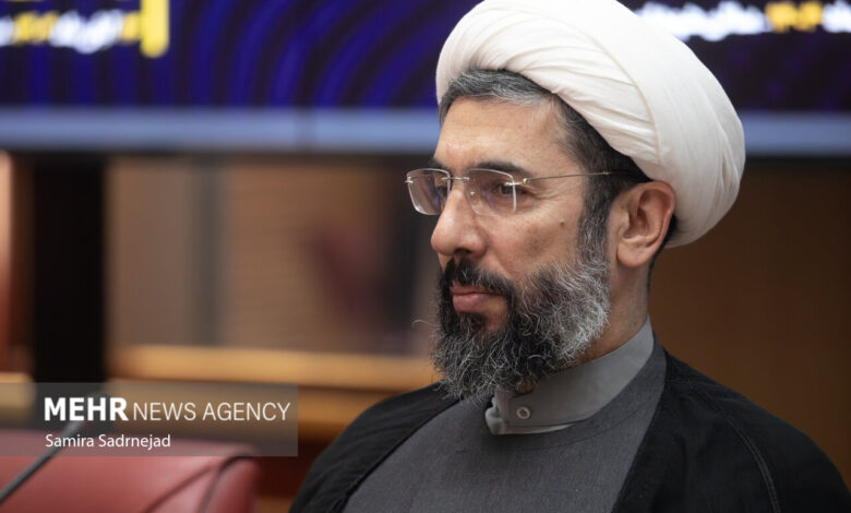 رستمی: استاد بسیجی باید جریان‌های علمی کشور را به حرکت درآورد - هشت صبح