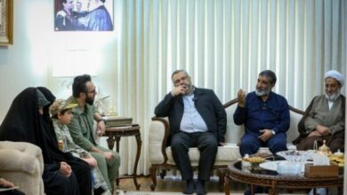 دیدار اعضای دفتر حفظ آثار رهبر شهید انقلاب با خانواده شهید تنگسیری - هشت صبح