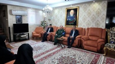 دیدار معاون اجرایی رئیس‌جمهور با خانواده وزیر دفاع شهید - هشت صبح