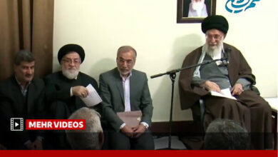لحظاتی منتشر نشده از دیدارهای صمیمانه خانواده‌های شهدا با رهبر شهید - هشت صبح