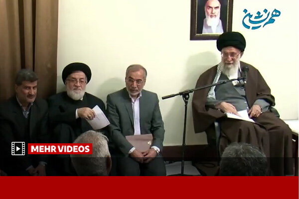 لحظاتی منتشر نشده از دیدارهای صمیمانه خانواده‌های شهدا با رهبر شهید - هشت صبح
