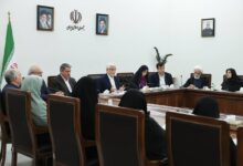 عارف: زنان در جنگ اقتصادی میدان‌داری کنند - هشت صبح