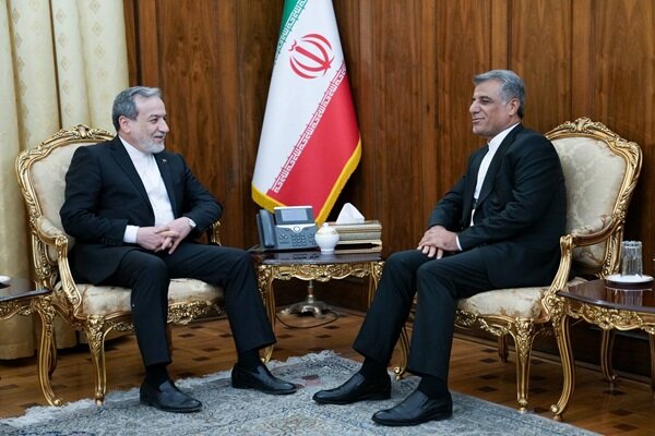دیدار سفیر جدید ایران در کره جنوبی با وزیر امور خارجه - هشت صبح
