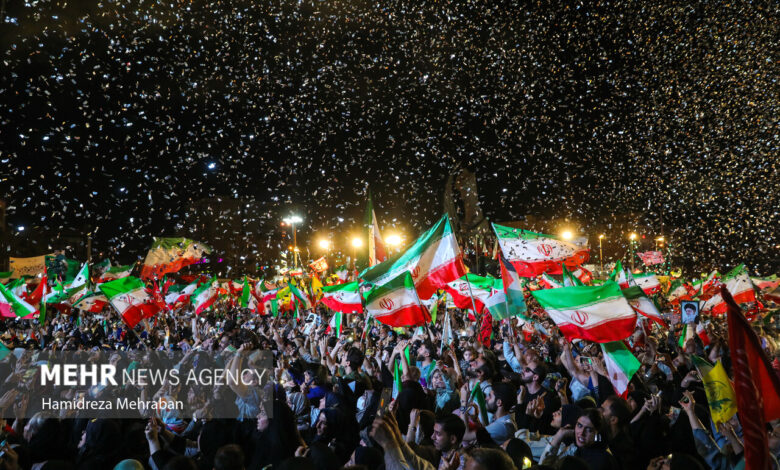 دویستمین شب اجتماع مردمی در میدان انقلاب - هشت صبح