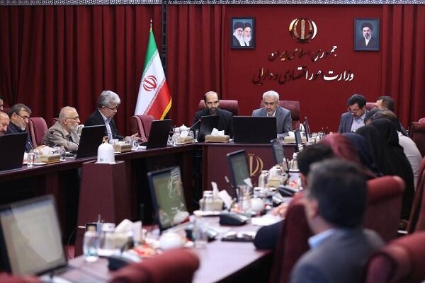 بررسی حقالعمل جایگاهداران سوخت در کمیسیون اقتصاد دولت - هشت صبح