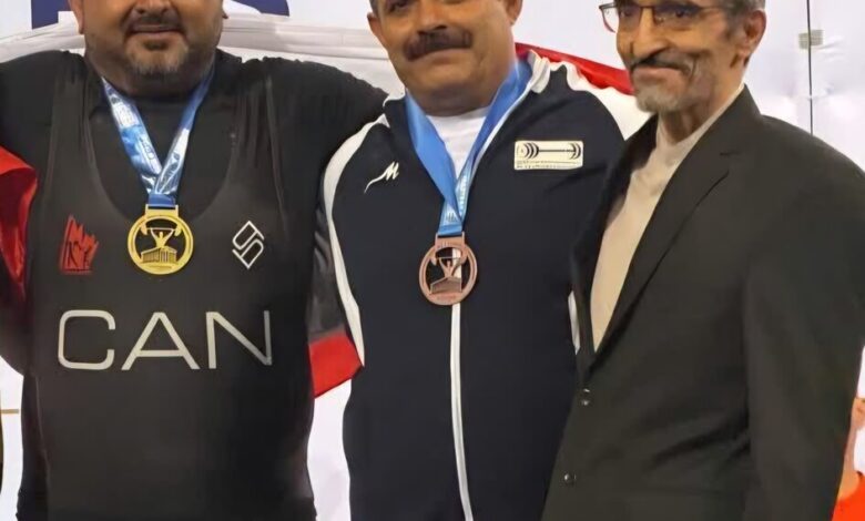 مدال برنز جهان بر گردن وزنه‌بردار کرمانی 