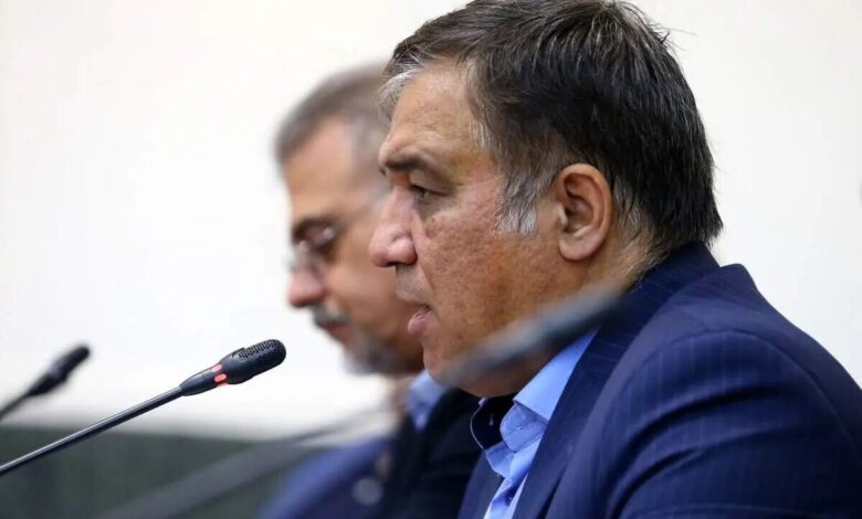 جام قهرمانی فصل قبل به استقلال اهدا می‌شود