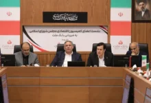 نشست اعضای كمیسیون اقتصادی مجلس با مدیرعامل و اعضای هیات مدیره بانك ملت برگزار شد/ تاكید بر نقش و تاثیرگذاری بانك ملت در تامین مالی اقتصاد كشور