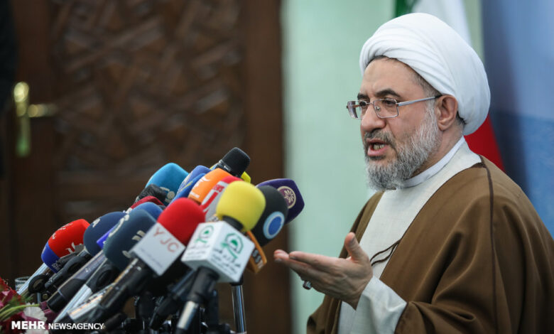 آیتالله اراکی: نمیتوان از حمایت مظلومان گفت و در جشن ظالمان شرکت کرد - هشت صبح
