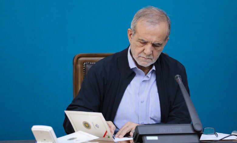 پزشکیان در پیامی درگذشت مادر جلال رفیع را تسلیت گفت - هشت صبح