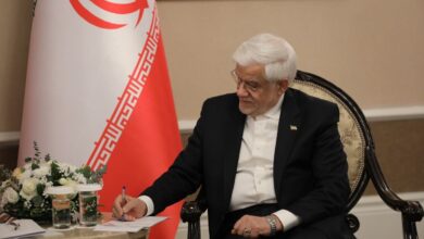 عارف: سرمایه‌گذاری بر جوانان، مسیر فتح قله‌های جهانی است - هشت صبح