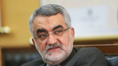 بروجردی:سیاست کشور ما تغییرناپذیر است؛ از موضعمان کوتاه نمی‌آییم - هشت صبح