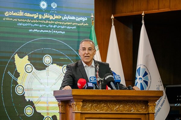 تداوم ورود ریلی کالا از چین؛ تردد مسافران در مرز ایران و پاکستان - هشت صبح