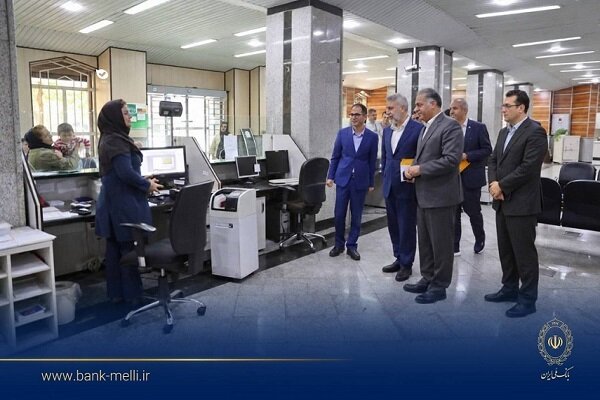 بازدید قائم مقام مدیرعامل و مدیران ارشد بانک ملی ایران از شعب - هشت صبح