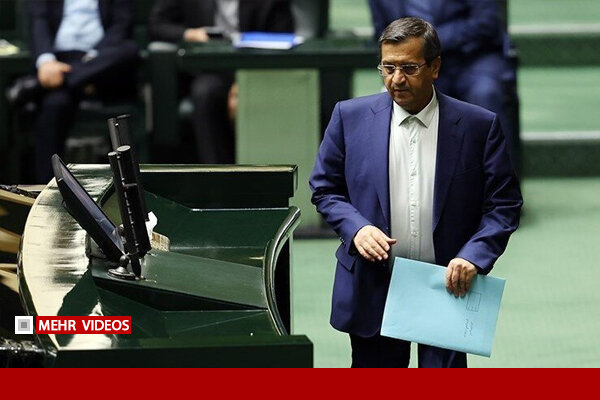 همتی: بانک‌های ناتراز یا اصلاح می‌شوند یا کنار می‌روند - هشت صبح