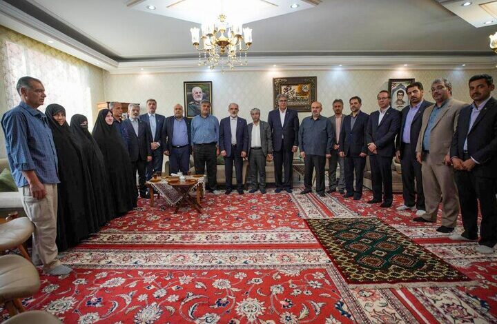 ادای احترام مدیرعامل بانک مسکن به مقام شامخ سپهبد شهید پاکپور