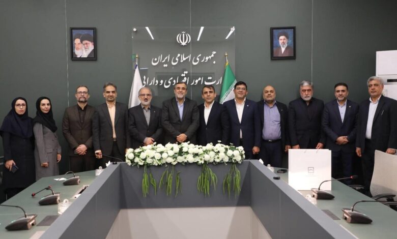 استقبال معاون وزیر اقتصاد از عملکرد بانک مسکن در تامین مالی پروژه‌ها - هشت صبح